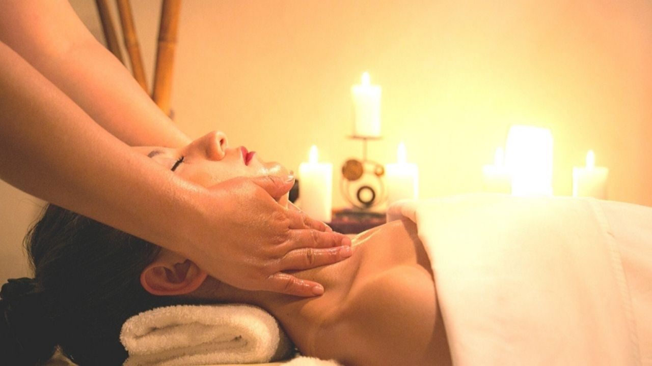 Saiba como fazer uma massagem relaxante e surpreenda seu amor foto